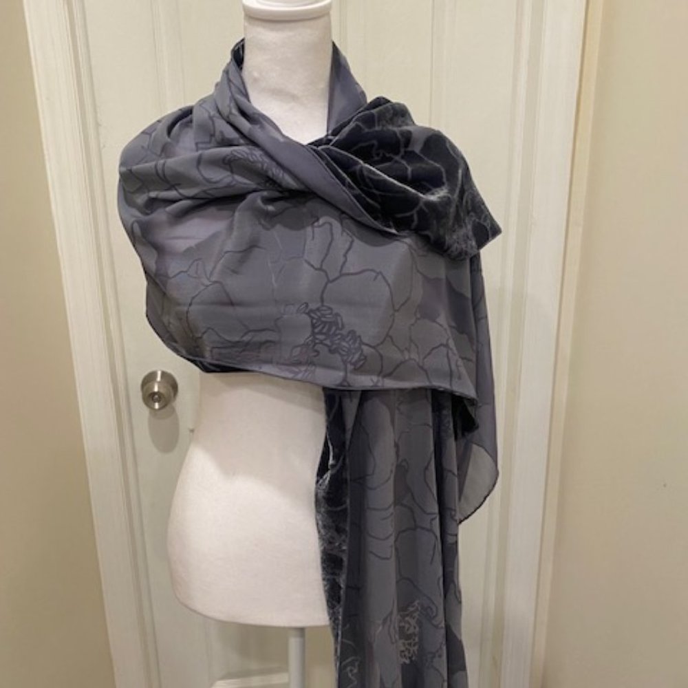 Velveteen floral wrap - Picture 11 of 11